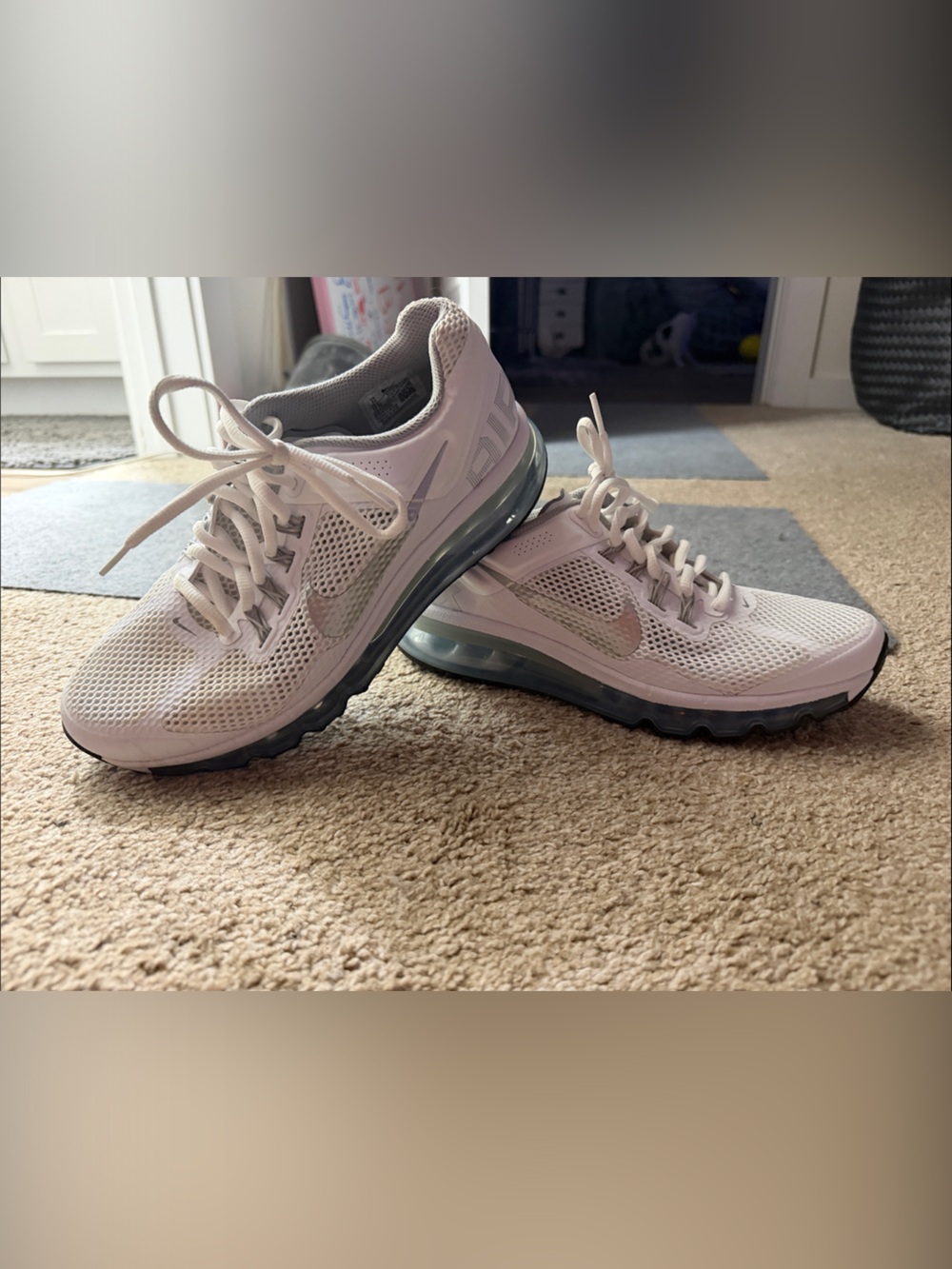 Nike Kids White Air Max 2017 Sneakers Size 7Y